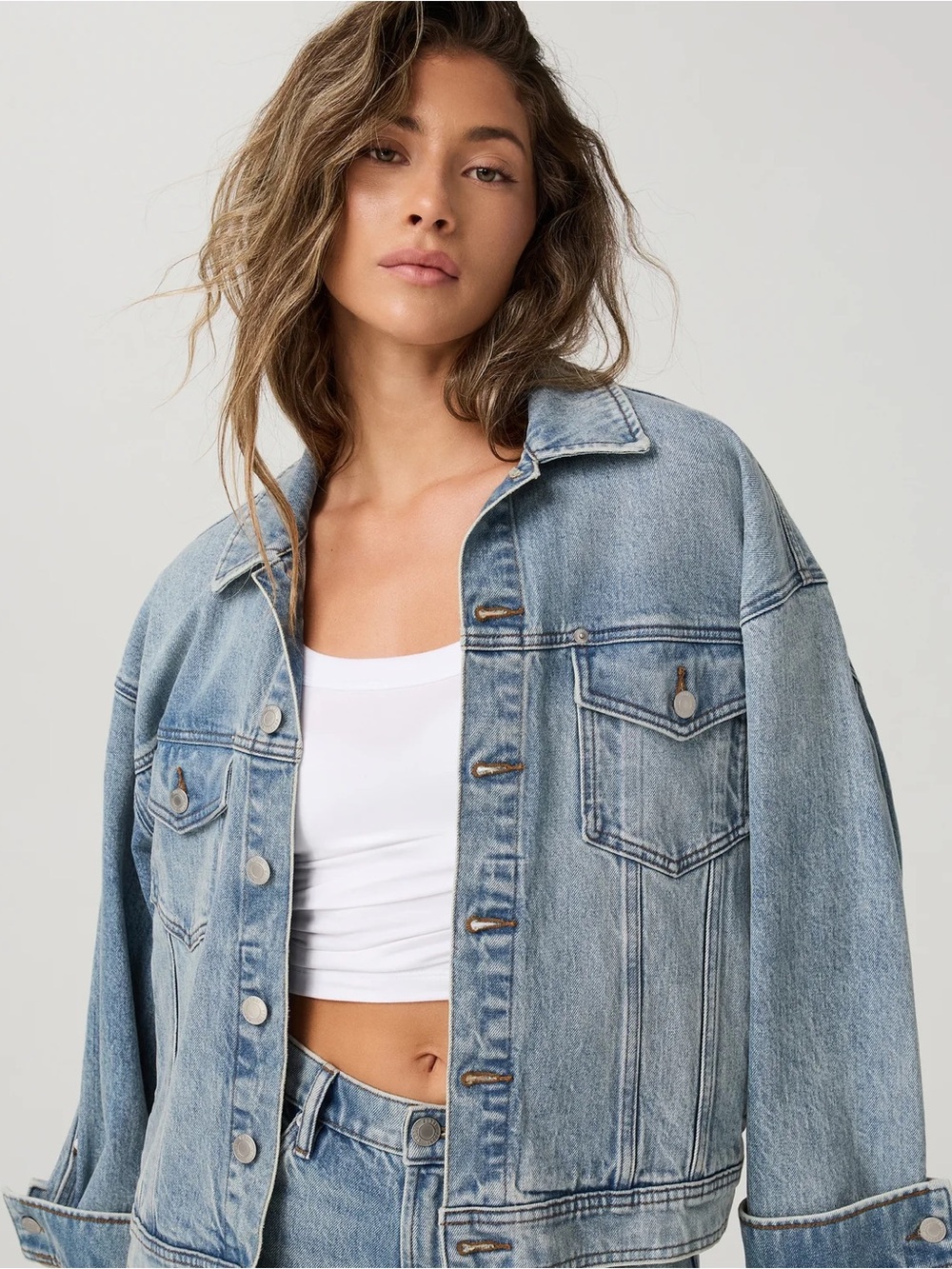 NEW Vuori Women's Vuori Vintage Oversized Denim Jacket in Light Wash Indigo
